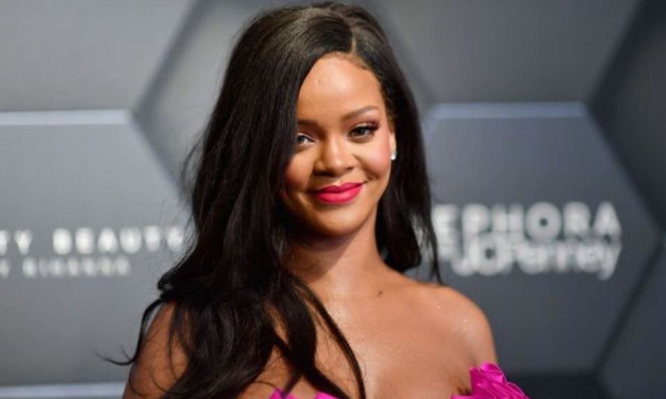 El sensual topless con el que Rihanna derritió Instagram