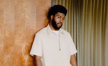 Khalid lanzó su nuevo single "Please Don't Fall in Love With Me"