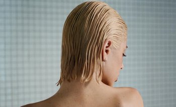 Tini lanzó su nuevo álbum "Un mechón de pelo"