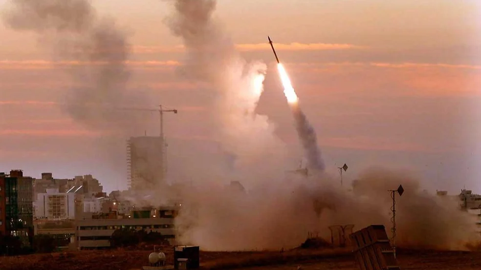 Israel habría iniciado una serie de ataques aéreos sobre Irán