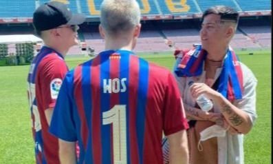 El Camp Nou presenció un encuentro musical entre Duki, Wos y Bizarrap