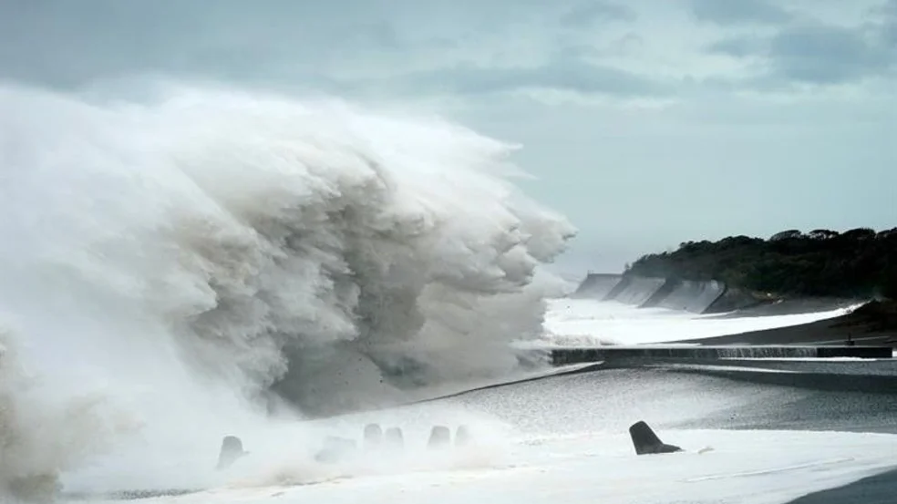 Alerta máxima en Japón por la llegada de un "súper tifón"