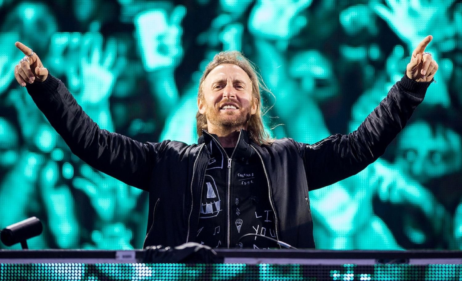 David Guetta presentó su remix de "My Universe"