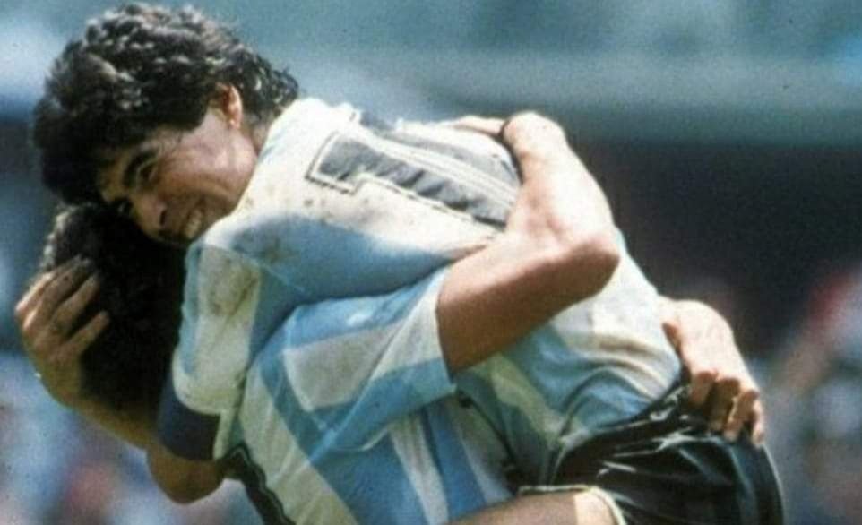 "Abrazo de Gol": la canción de Cordera para Maradona